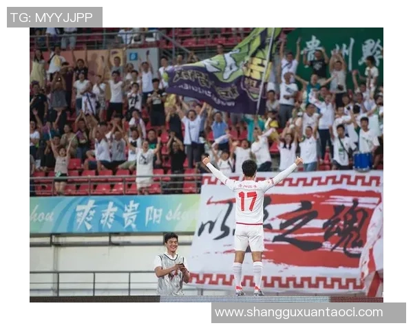 足球明星别克哈木的传奇之路与场外生活的精彩瞬间